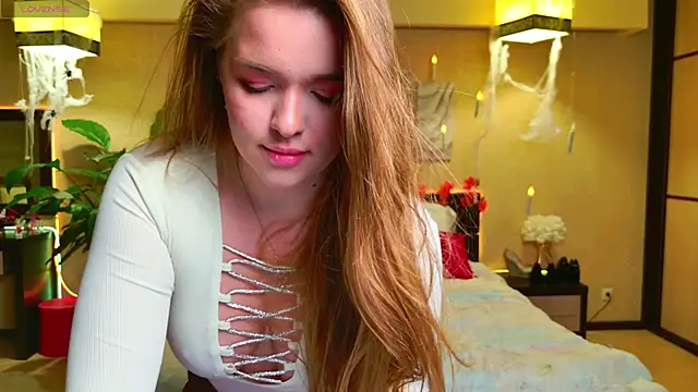 Snapshot of EmilyWhispers chatting on October 2025 07:44:01 PM EmilyWhispers online show from October 2025 07:44:01 PM