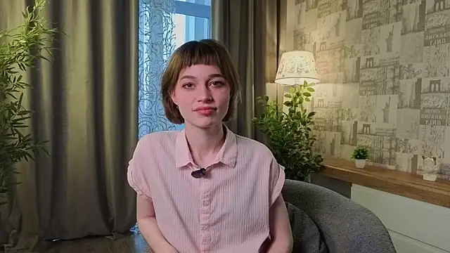 Snapshot of PaulaDauge chatting on October 2025 01:58:02 AM PaulaDauge online show from October 2025 01:58:02 AM