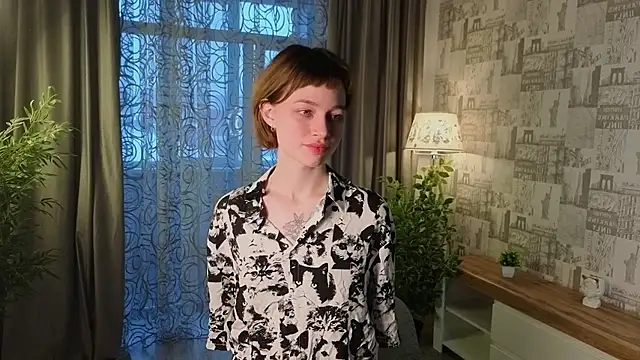 Snapshot of PaulaDauge chatting on October 2025 01:03:01 AM PaulaDauge online show from October 2025 01:03:01 AM