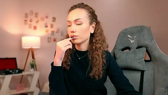 Snapshot of branchwithflowerss chatting on October 2025 01:51:02 PM branchwithflowerss online show from October 2025 01:51:02 PM