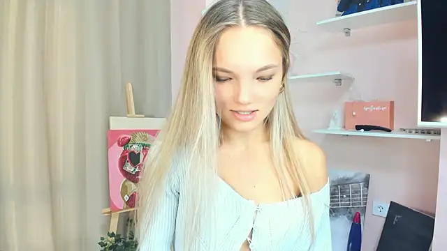 Snapshot of JulieLupo chatting on October 2025 06:12:01 AM JulieLupo online show from October 2025 06:12:01 AM