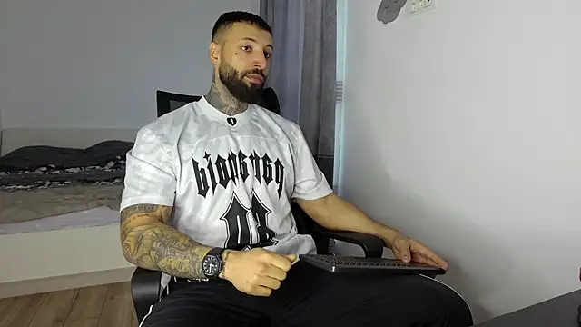 MasculineGuy99 online show from October 2025 06:35:02 AM