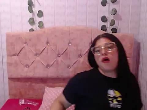 Melaniie Bonnet online show from October 2025 11:56:02 PM