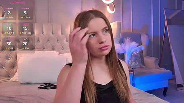 Snapshot of NicoleBellin chatting on October 2025 03:14:01 PM NicoleBellin online show from October 2025 03:14:01 PM