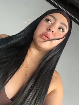 Snapshot of Aria_Laurent chatting on November 2025 02:38:01 PM Aria Laurent online show from November 2025 02:38:01 PM