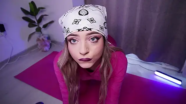 Snapshot of Dahliacruzz chatting on November 2025 08:40:01 AM Dahliacruzz online show from November 2025 08:40:01 AM