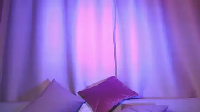 Snapshot of SophieDiamond_Xx chatting on October 2025 06:17:02 PM SophieDiamond Xx online show from October 2025 06:17:02 PM