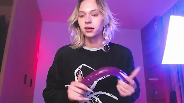 Snapshot of SophieDiamond_Xx chatting on November 2025 06:52:02 PM SophieDiamond Xx online show from November 2025 06:52:02 PM