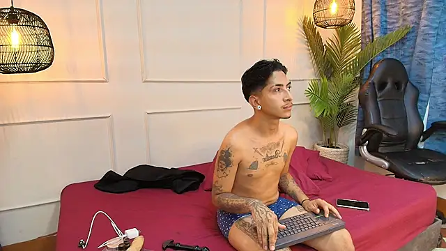 fkenneth macias online show from October 2025 03:39:02 AM