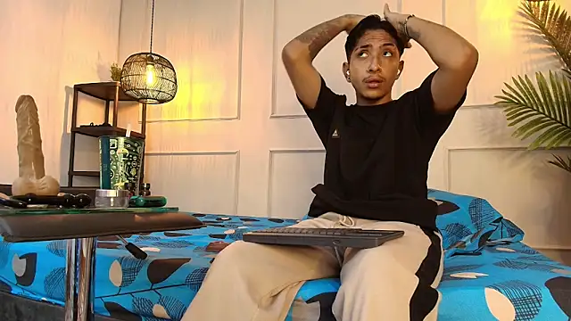 fkenneth macias online show from October 2025 03:42:02 AM