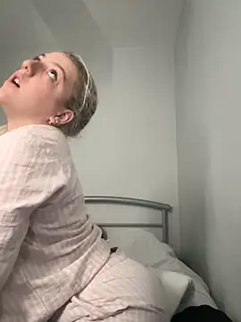 LucyLowbb online show from October 2025 08:23:02 AM