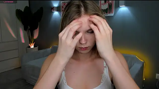 Snapshot of linakorvin chatting on October 2025 01:21:02 PM linakorvin online show from October 2025 01:21:02 PM