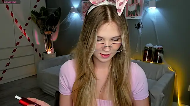 Snapshot of linakorvin chatting on October 2025 01:34:01 PM linakorvin online show from October 2025 01:34:01 PM