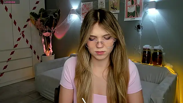 Snapshot of linakorvin chatting on November 2025 01:24:03 PM linakorvin online show from November 2025 01:24:03 PM