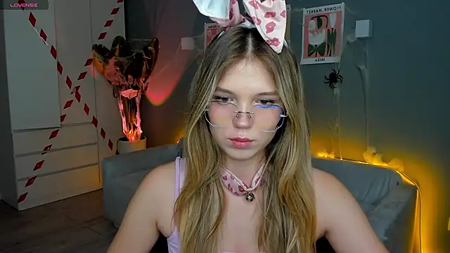 Snapshot of linakorvin chatting on November 2025 01:12:02 PM linakorvin online show from November 2025 01:12:02 PM