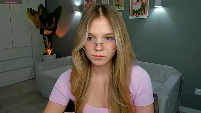 Snapshot of linakorvin chatting on November 2025 01:32:02 PM linakorvin online show from November 2025 01:32:02 PM