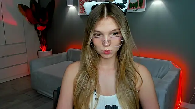 Snapshot of linakorvin chatting on November 2025 01:11:02 PM linakorvin online show from November 2025 01:11:02 PM