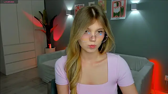 Snapshot of linakorvin chatting on December 2025 01:26:01 PM linakorvin online show from December 2025 01:26:01 PM