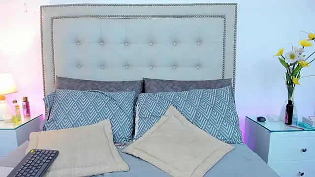 Snapshot of Emilysweet2 chatting on November 2025 05:56:01 PM Emilysweet2 online show from November 2025 05:56:01 PM