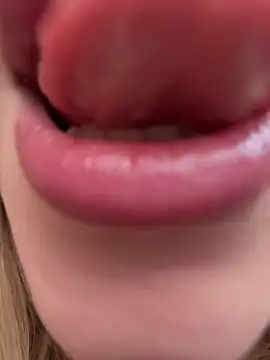 Snapshot of RollDolls chatting on November 2025 05:09:01 AM RollDolls online show from November 2025 05:09:01 AM