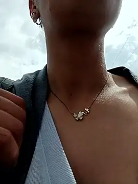 Jade 1-9 online show from October 2025 07:00:01 PM