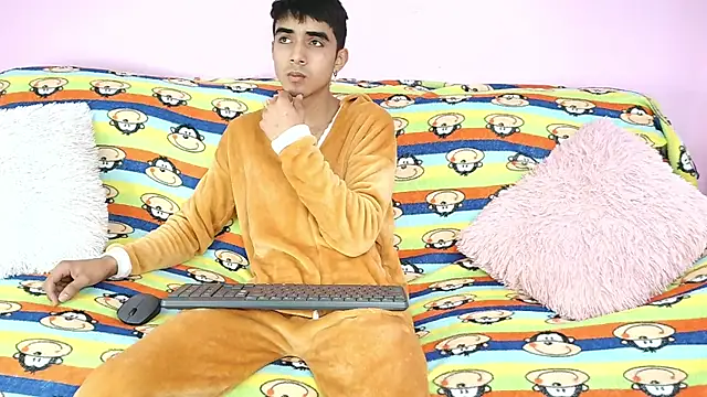 Hottie Guy online show from October 2025 03:21:02 PM