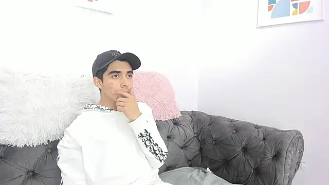 Hottie Guy online show from October 2025 05:47:01 PM