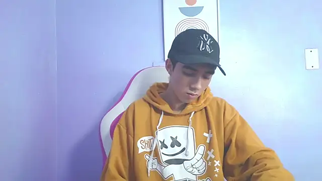 Hottie Guy online show from November 2025 05:46:02 PM