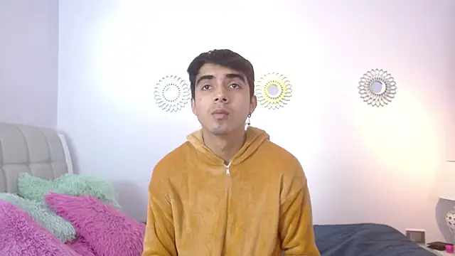 Hottie Guy online show from November 2025 05:53:01 PM