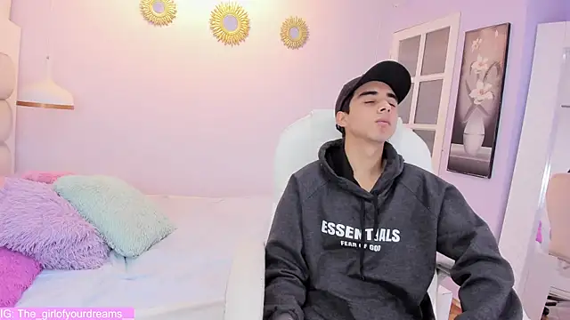 Hottie Guy online show from November 2025 05:45:03 PM