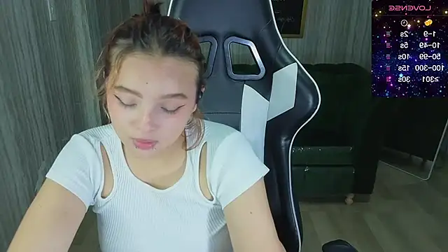 Snapshot of mia_foster_t chatting on November 2025 12:42:02 AM mia foster t online show from November 2025 12:42:02 AM