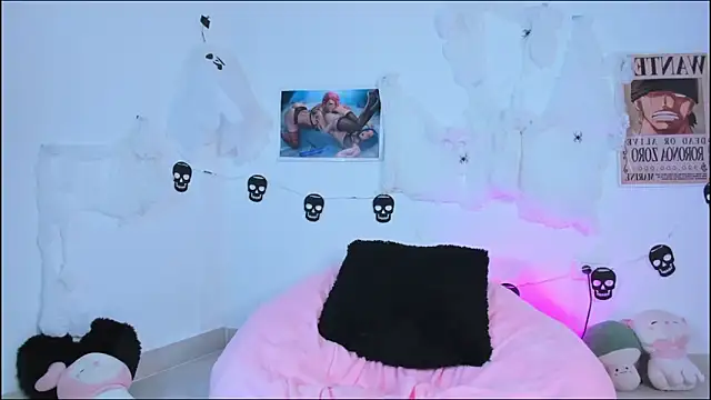 Miaengels  online show from October 2025 12:09:01 AM