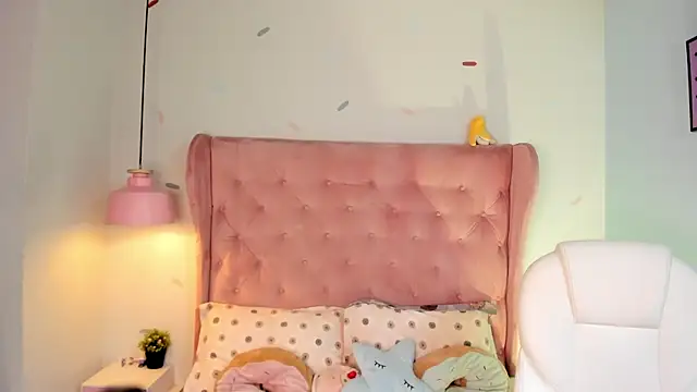 Snapshot of Vanelope_evanss chatting on November 2025 12:56:01 PM Vanelope evanss online show from November 2025 12:56:01 PM