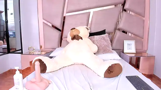 ValentineRouse online show from October 2025 08:12:02 AM