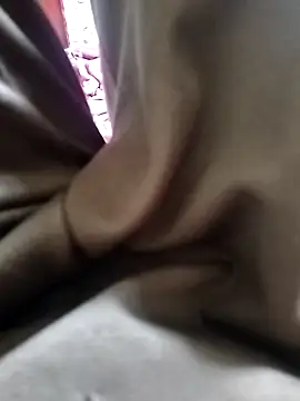 Snapshot of Lili_2love chatting on October 2025 03:47:02 AM Lili 2love online show from October 2025 03:47:02 AM