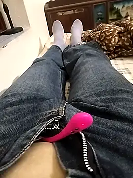 Snapshot of Lili_2love chatting on November 2025 01:27:01 AM Lili 2love online show from November 2025 01:27:01 AM