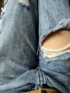 Snapshot of Lili_2love chatting on November 2025 01:05:01 AM Lili 2love online show from November 2025 01:05:01 AM