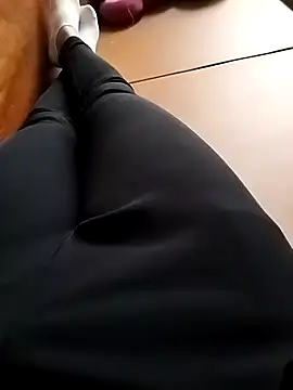 Snapshot of Lili_2love chatting on November 2025 12:21:02 AM Lili 2love online show from November 2025 12:21:02 AM