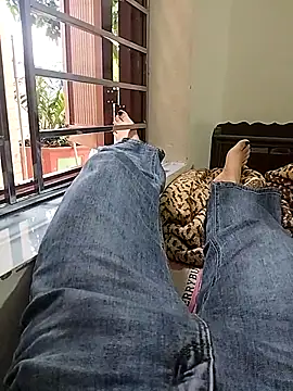 Snapshot of Lili_2love chatting on November 2025 01:37:01 AM Lili 2love online show from November 2025 01:37:01 AM