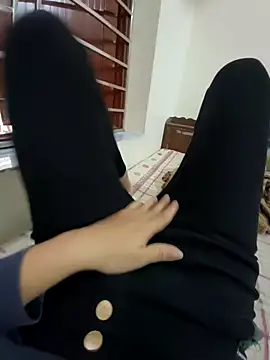 Snapshot of Lili_2love chatting on November 2025 12:49:01 AM Lili 2love online show from November 2025 12:49:01 AM