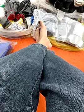 Snapshot of Lili_2love chatting on November 2025 01:00:02 AM Lili 2love online show from November 2025 01:00:02 AM