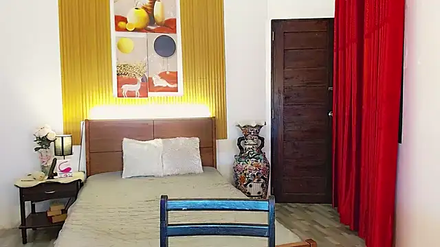 Snapshot of fallinLunaxX chatting on October 2025 04:03:02 PM fallinLunaxX online show from October 2025 04:03:02 PM