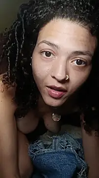 Larissinhamm online show from November 2025 03:15:01 AM