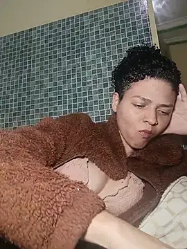 Larissinhamm online show from November 2025 01:33:01 AM