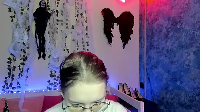 Snapshot of shy_elina01 chatting on October 2025 09:22:01 AM shy elina01 online show from October 2025 09:22:01 AM