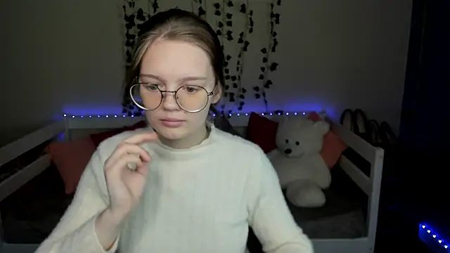 Snapshot of shy_elina01 chatting on November 2025 10:49:02 AM shy elina01 online show from November 2025 10:49:02 AM