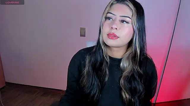 Snapshot of valeska__V chatting on November 2025 03:49:02 AM valeska V online show from November 2025 03:49:02 AM