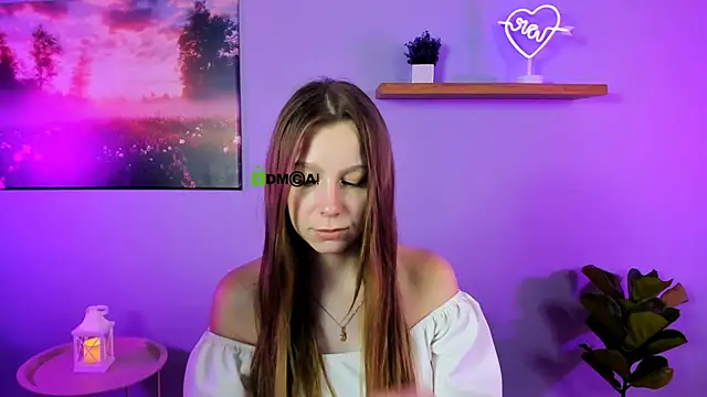 esme moore  online show from October 2025 09:39:02 AM