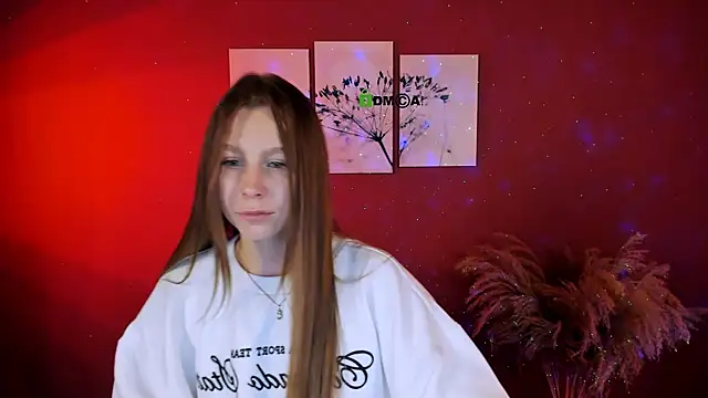 esme moore  online show from October 2025 08:46:01 AM