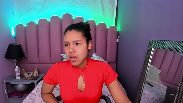 Snapshot of AriaVega chatting on November 2025 01:00:01 PM AriaVega online show from November 2025 01:00:01 PM